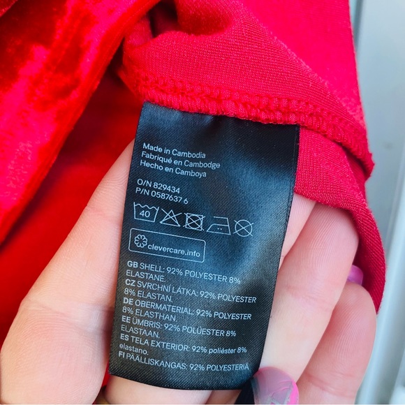 H & M Divided Cropped Crushed Red Velvet Long Sleeve Mock Neck Shirt | Size Lg - Picture 7 of 7